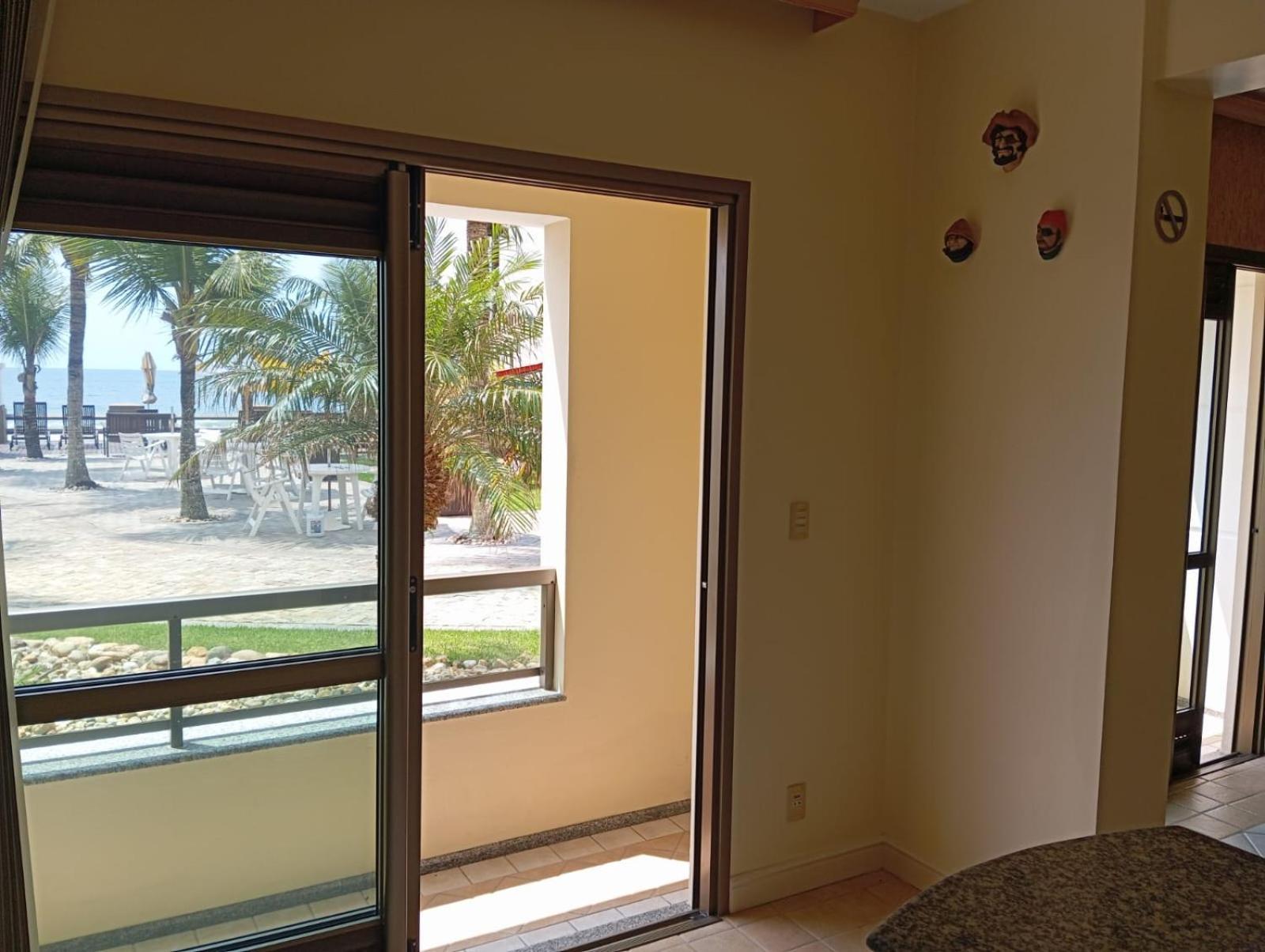 Golfinhos Apart-Hotel - Apto Terreo Frente Ao Mar!!! Флорианополис Экстерьер фото